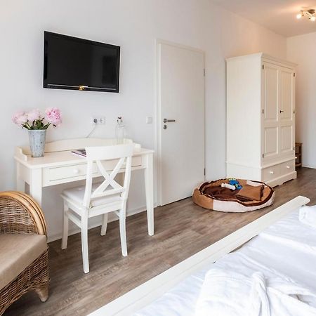 Hotel, Restaurant, Cafe Pharisaeerhof - Nordseeurlaub Mit Hund Nordstrand Exterior photo