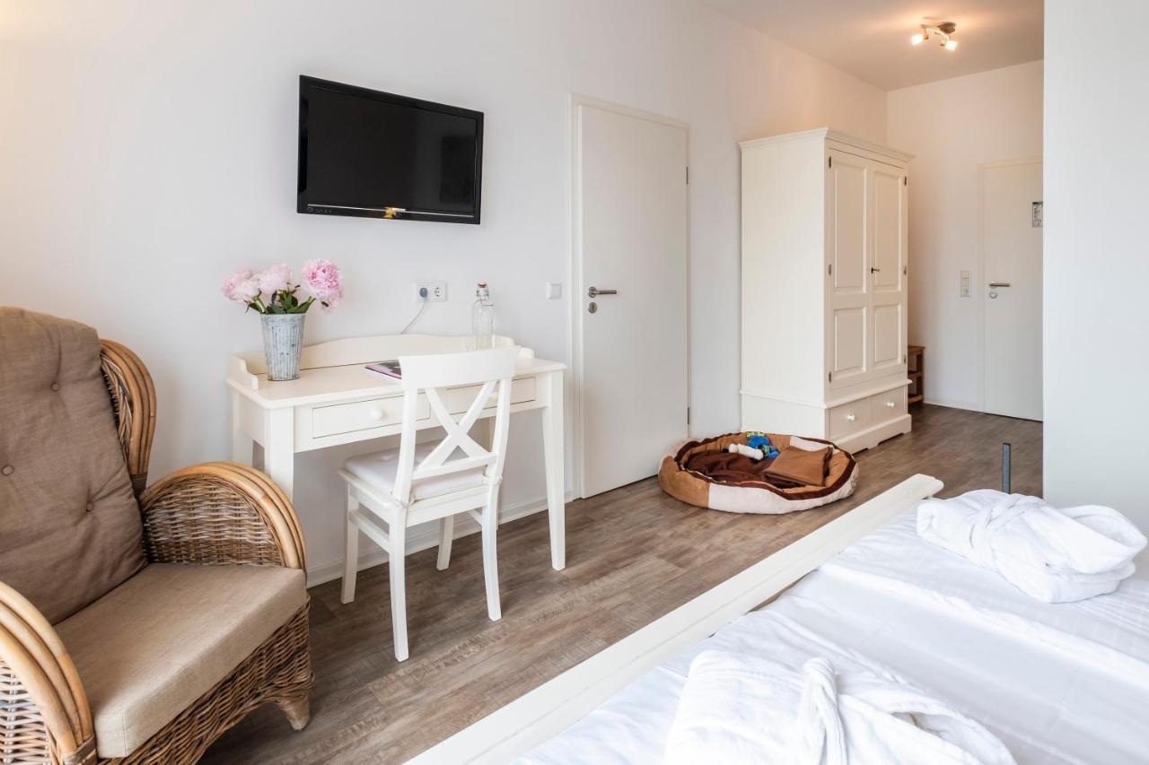Hotel, Restaurant, Cafe Pharisaeerhof - Nordseeurlaub Mit Hund Nordstrand Exterior photo