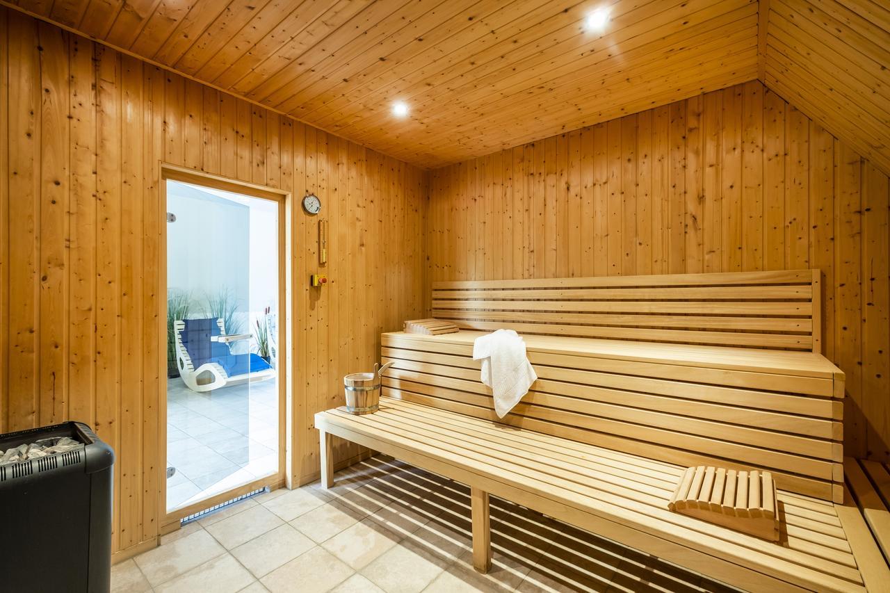 Hotel, Restaurant, Cafe Pharisaeerhof - Nordseeurlaub Mit Hund Nordstrand Exterior photo
